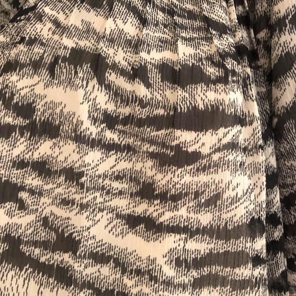 NWOT Express Animal Print Wrap Romper, Long Sleeves, V-Neck, NEVER WORN Size Sm. - Picture 8 of 11